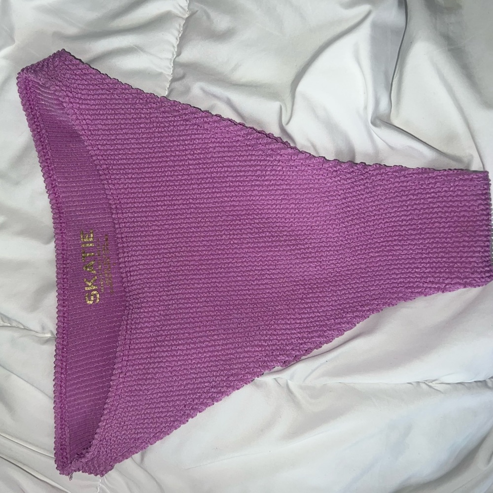Never worn skatie Kelly bottoms scrunch purple size medium